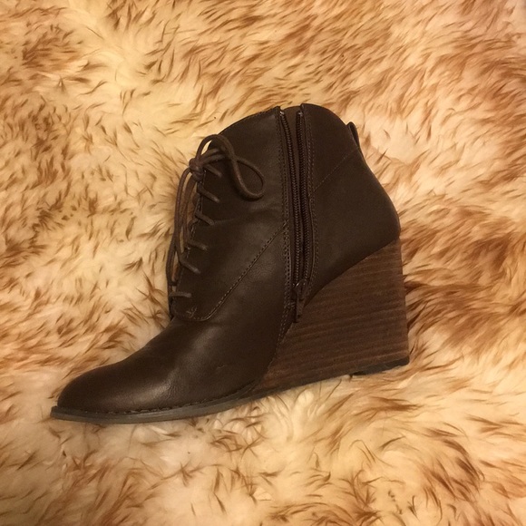 heeled booties brown